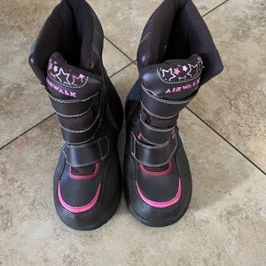 *SOLD* Girls Snow boots size 2